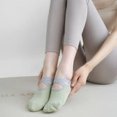 Contrast Trim Grip Yoga No Show Socks