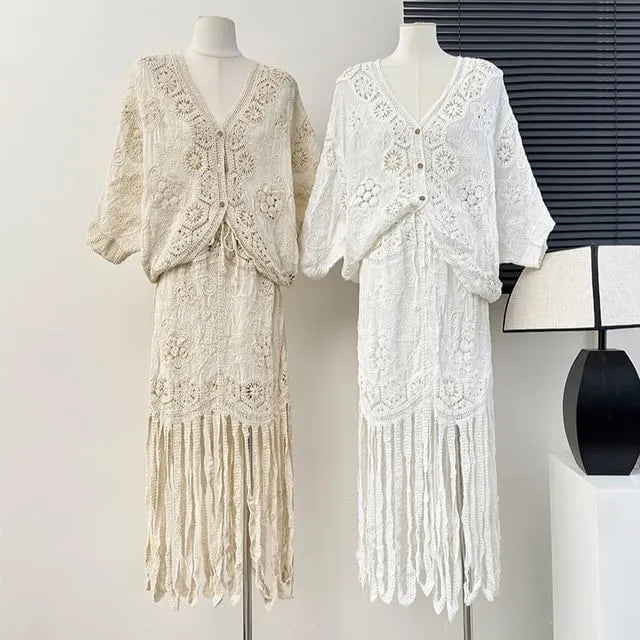 Lace V-Neck Shirt / Fringed High-Waist Pencil Skirt