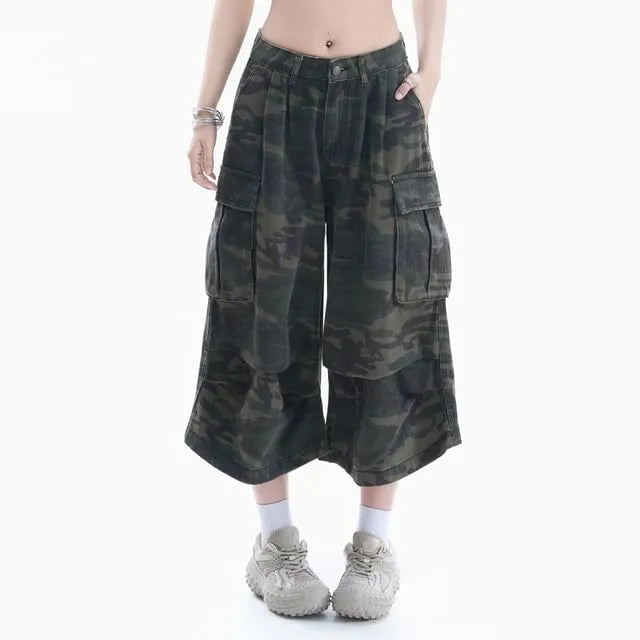 Mid Rise Camouflage Wide Leg Cargo Jorts